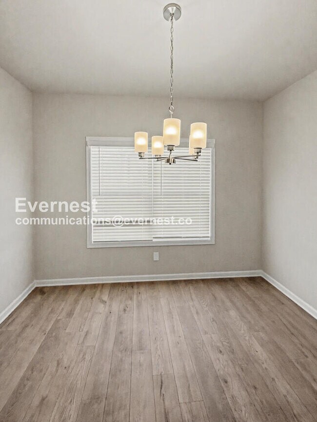 Building Photo - 3 Bed, 2.5 Bath Home with Fenced Yard & Garage / Pet-Friendly / Available Now!