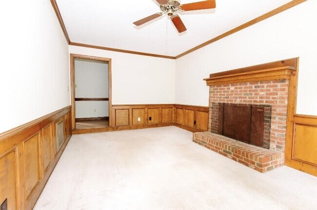 Building Photo - Pet Friendly 3 Bedroom, 2.5 Bathroom Ralei...