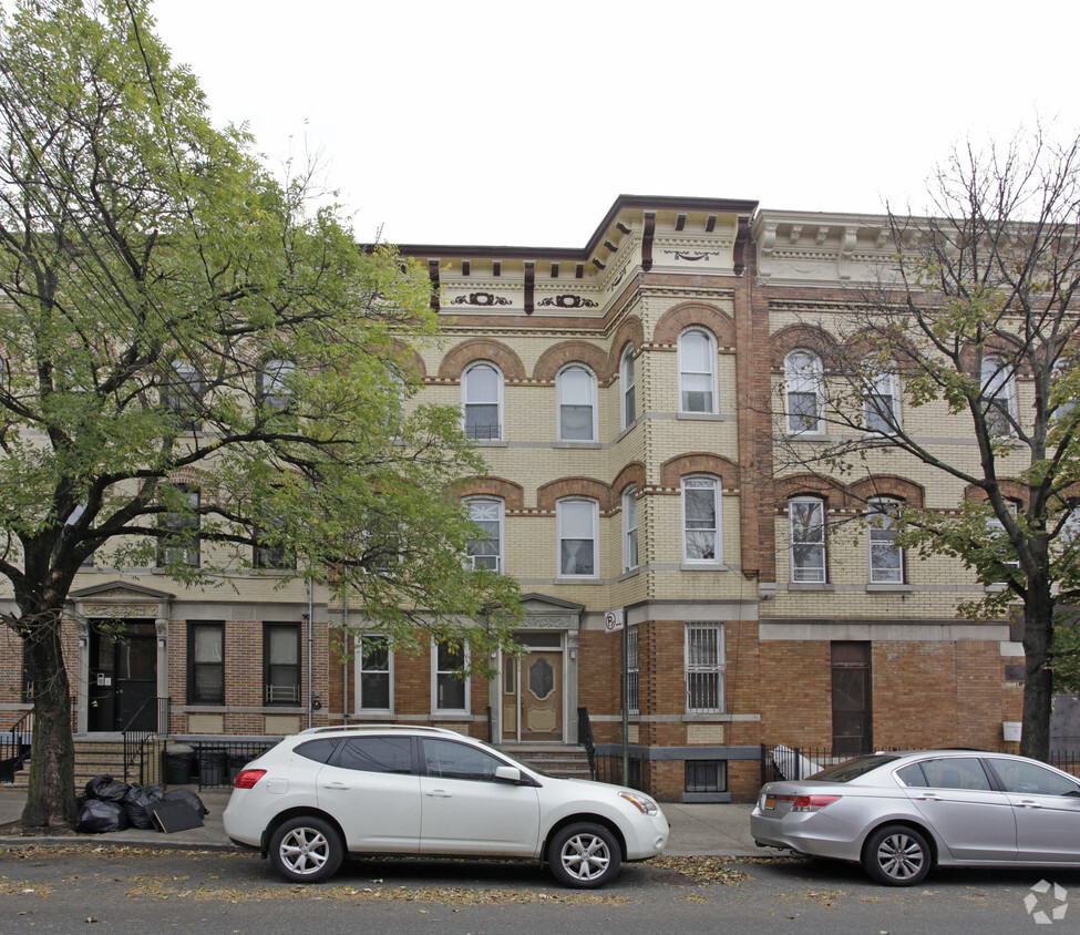 Building Photo - 18-54 Woodbine St