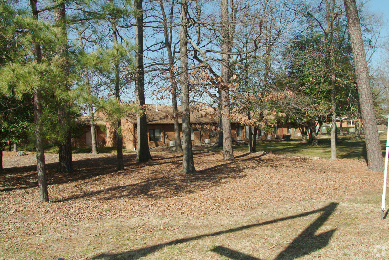 Primary Photo - Hollybrook Apartments