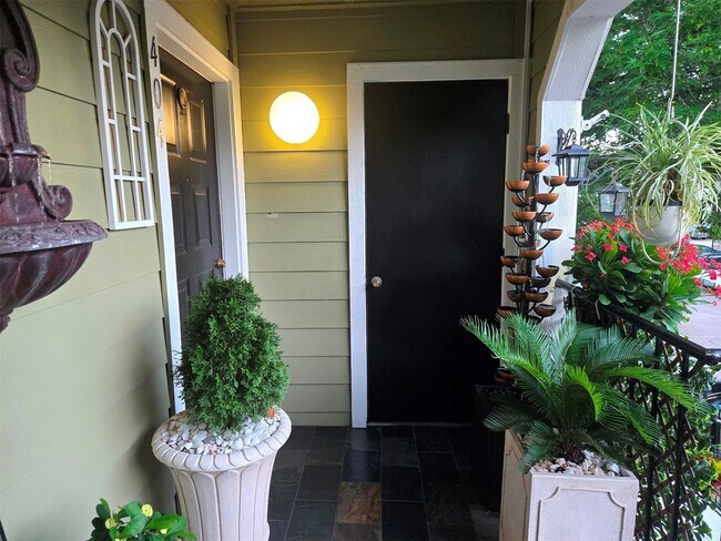 Foto del edificio - 6602 Harbor Town Dr