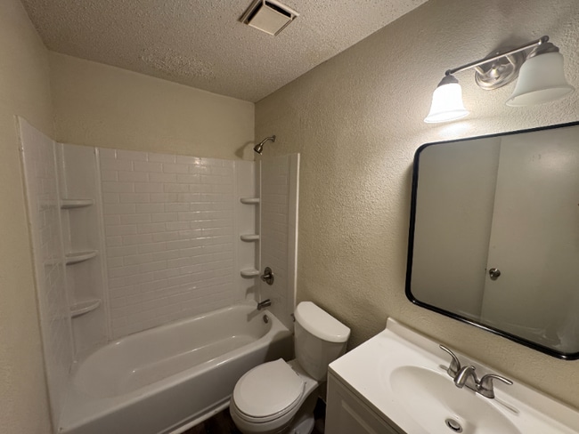 Foto del edificio - 301 Erby Ave