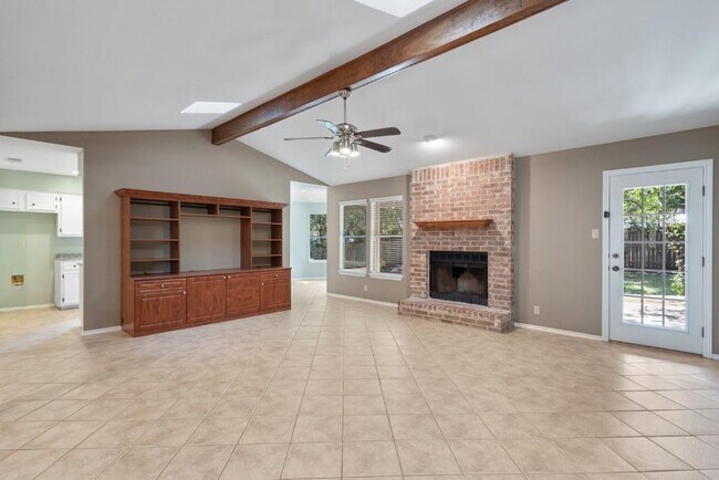 Building Photo - 10506 Tweedsmuir Dr