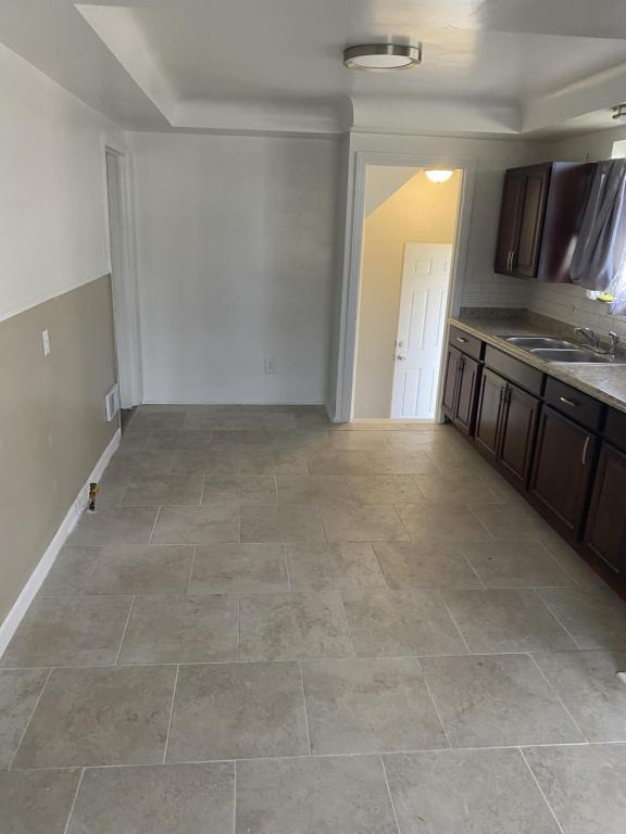 Foto del edificio - 8200 Suzanne Ave