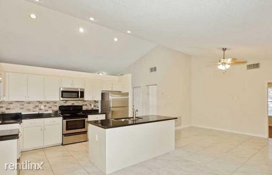 Foto del edificio - 11001 NW 33rd St