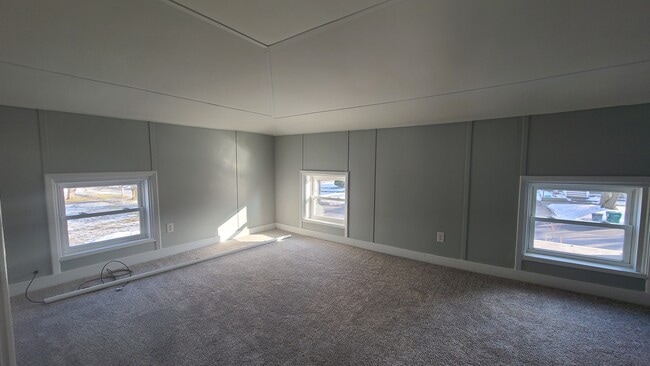Very large master bedroom all new carpeting throughout entire second floor - 105 Ellen St