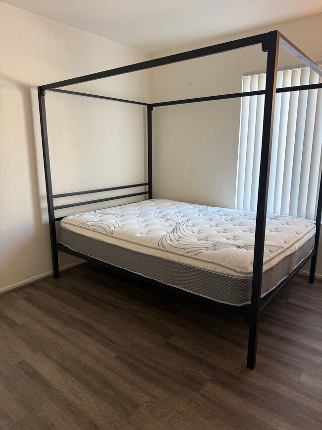 Foto del edificio - 1076 Oxford Ln