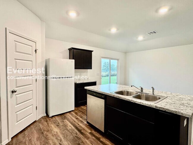 Foto del edificio - 707 N Dogwood Ave