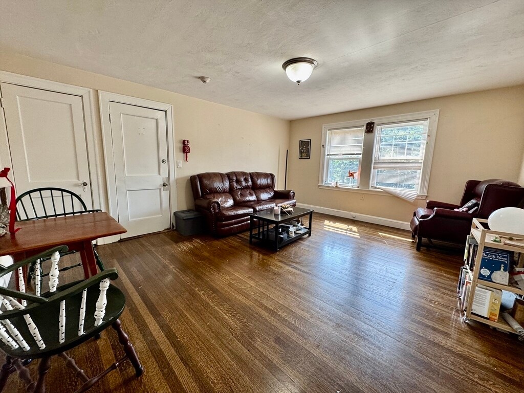 Foto principal - 4907 Washington St
