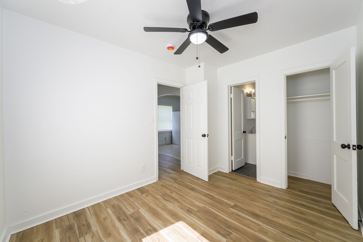 Foto del edificio - 826 N Oliver St