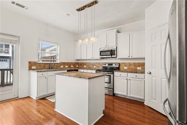 Foto del edificio - 3030 Liberty Way NW