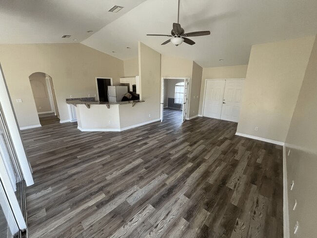 Building Photo - 2173 Grandview Dr