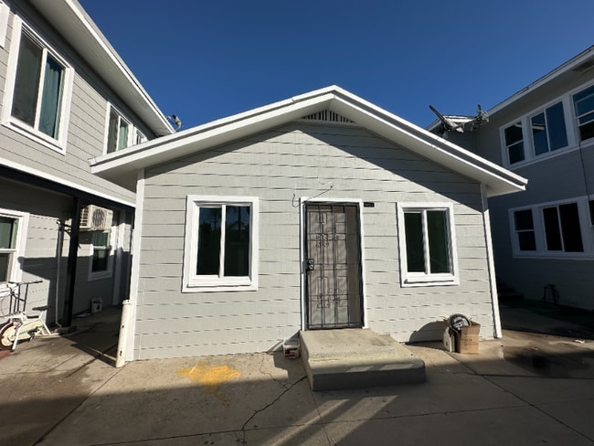 Building Photo - 1443 Linden Ave