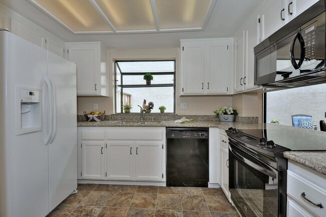 Building Photo - 38741 Stonington Terrace