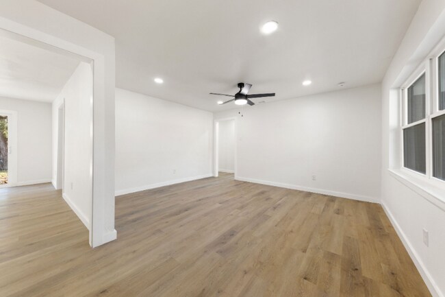 Building Photo - 608 Blueberry Blvd