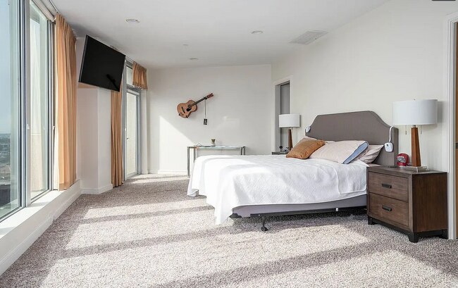Habitación de la unidad 81 - 5900 Mosteller Dr