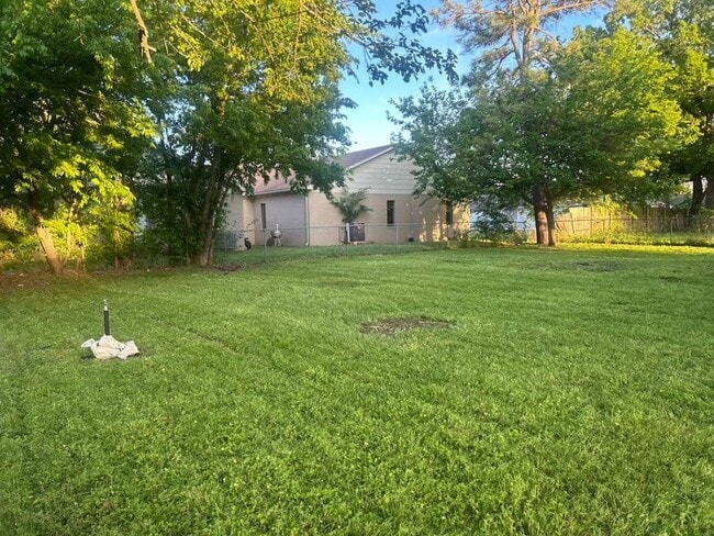 Foto del edificio - 426 N Clements St