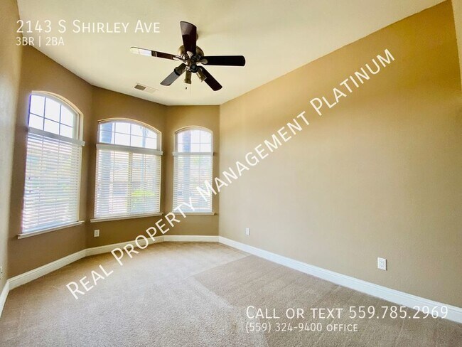 Building Photo - $2,500  3 Bedroom Home with 3 Car Garage -...
