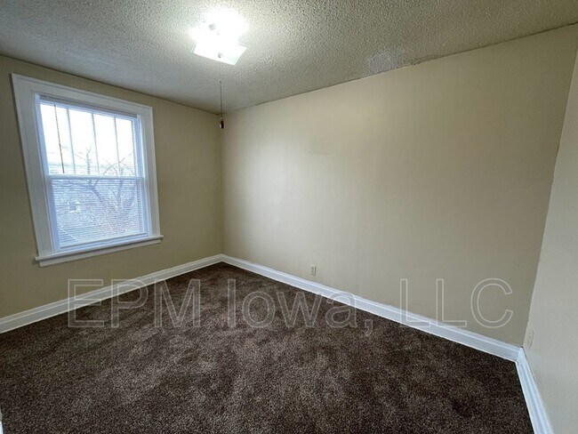 Building Photo - 412 Belmont Ave