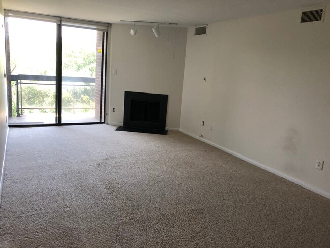 Living Room - 600 21st St NW
