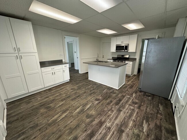 Foto del edificio - 652 Chatham St NW