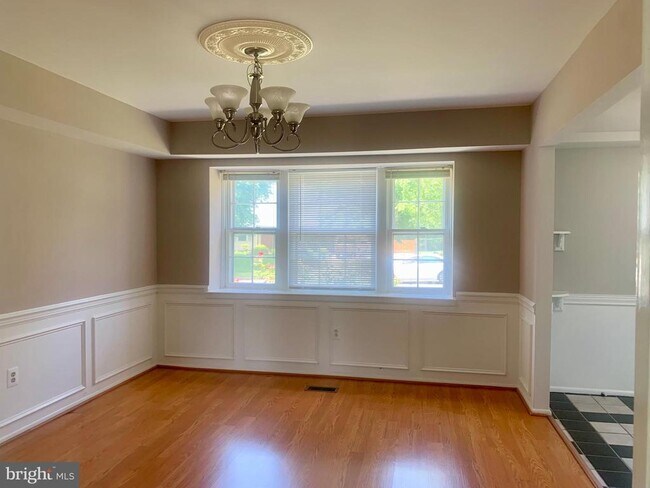 Building Photo - 4360 Majestic Ln