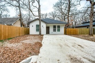 Building Photo - 116 Navajo Dr