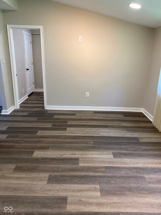 Foto del edificio - 7171 E 48th St