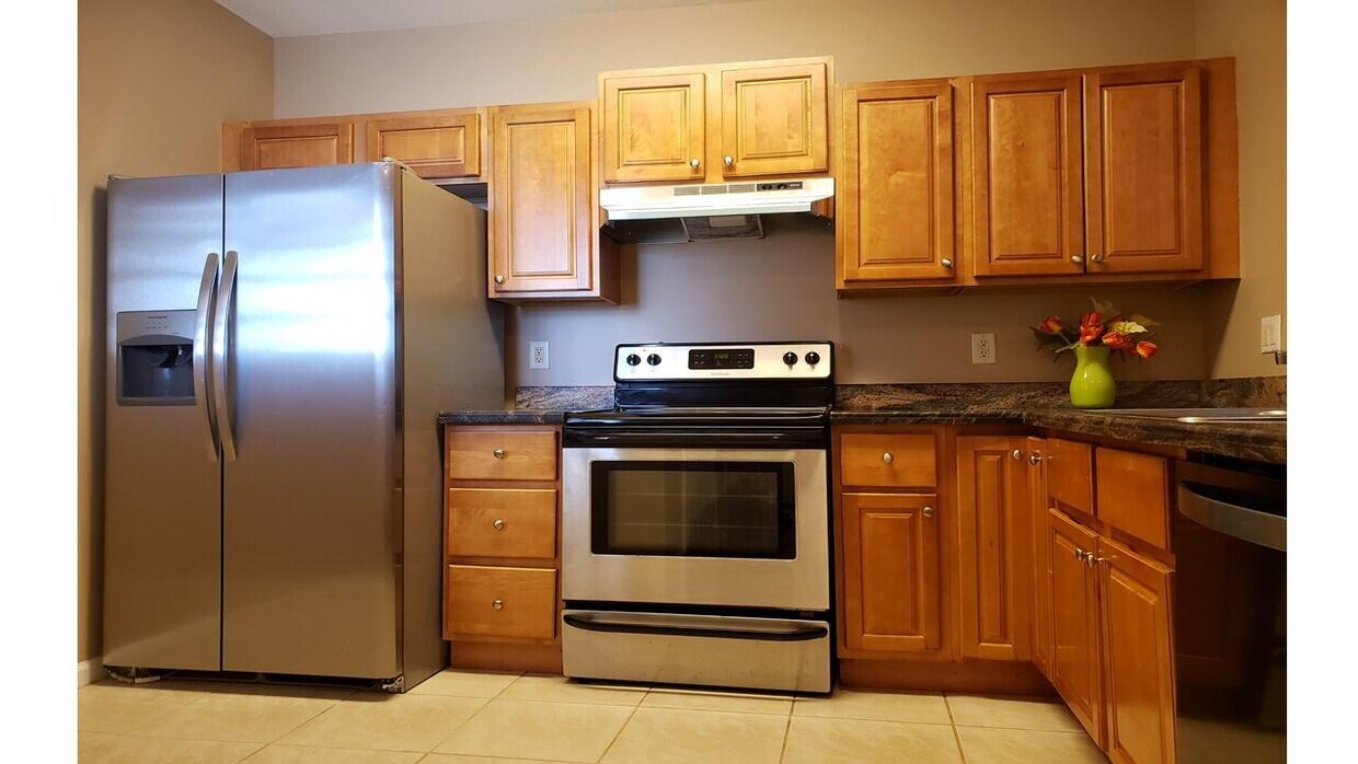 Foto principal - 1169 Golden Lakes Blvd