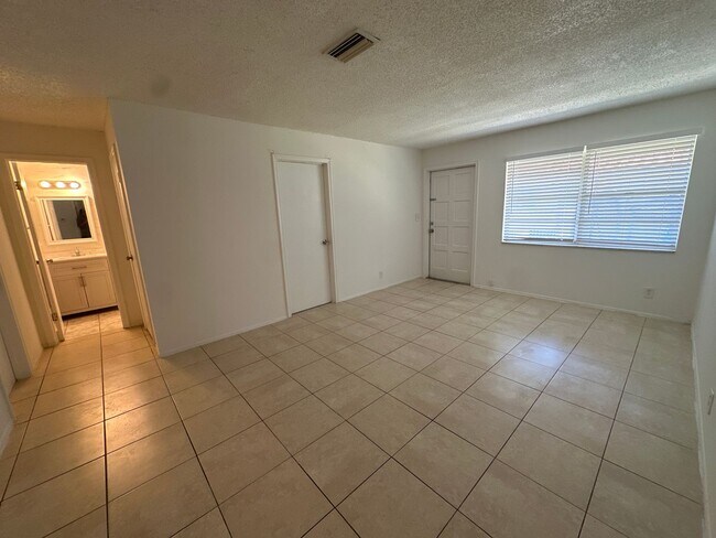 Building Photo - 7827 NW 39th Ct