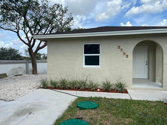 Foto del edificio - 2747 Summit Blvd