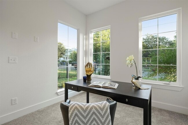 Foto del edificio - 933 W Eighth Street Unit