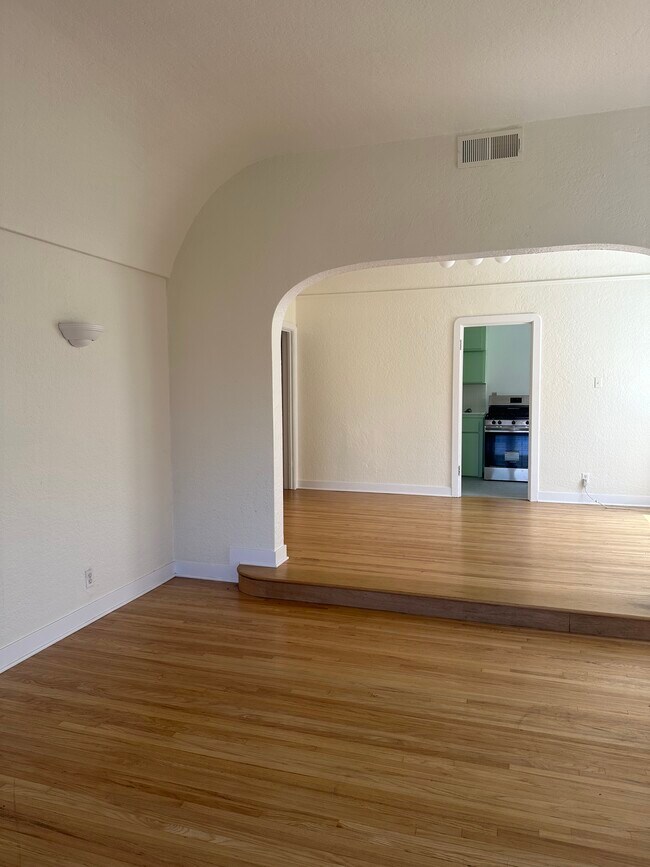 Foto del edificio - 358 N Gardner St