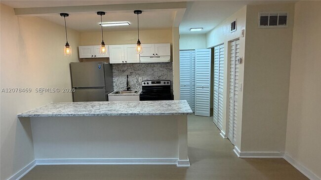 Foto del edificio - 251 NW 177th St