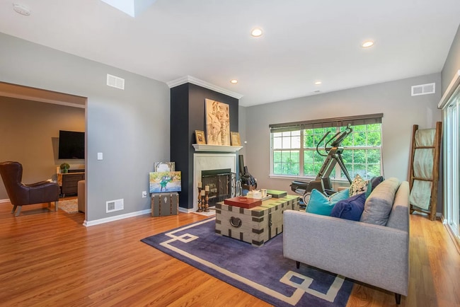 Building Photo - 4 Oak Knoll Ln