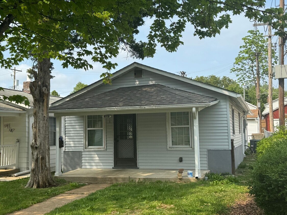 Primary Photo - Cozy 2 BR 1 BA in Bevo Mills off Holly Hil...