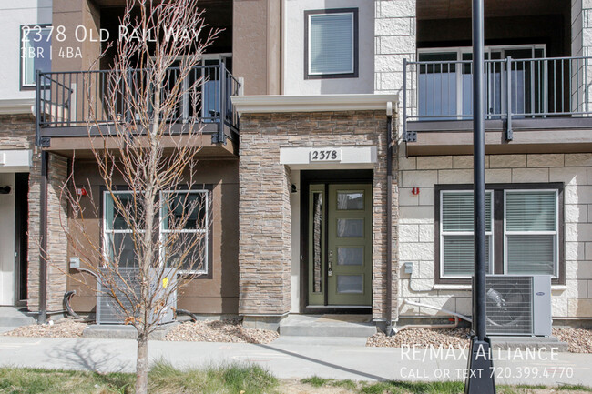 Building Photo - Stunning 4-story w/ rooftop deck townhome ...