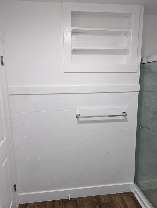 Building Photo - Welcome to your tranquil 1 Bedroom oasis i...