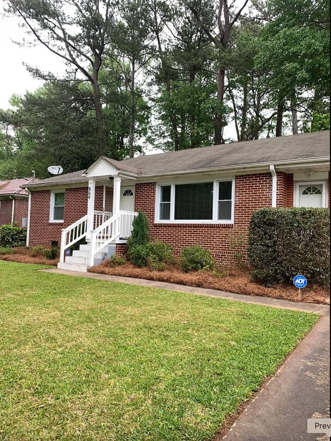 Building Photo - 864 Shadowridge Dr SE