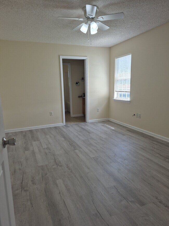 Foto del edificio - 1316 Edgewood Dr