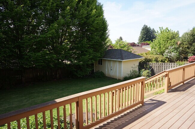 Building Photo - 17301 SE Fisher Dr