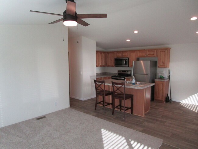Building Photo - Brand New Manufactured Home - Water/Sewer/Electricity Provided!