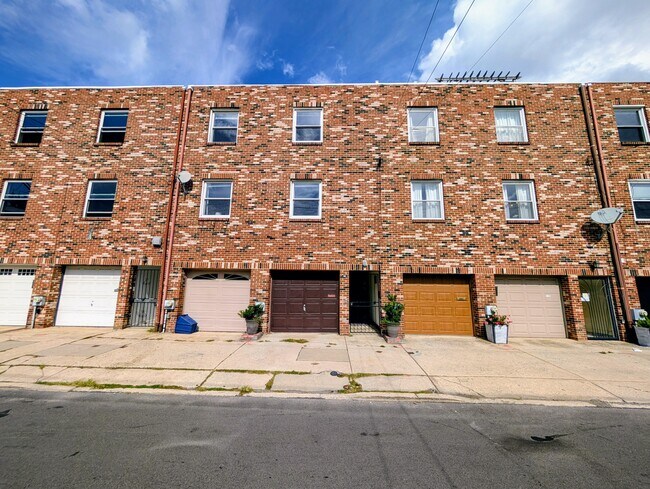 Building Photo - 1721 Fitzwater St
