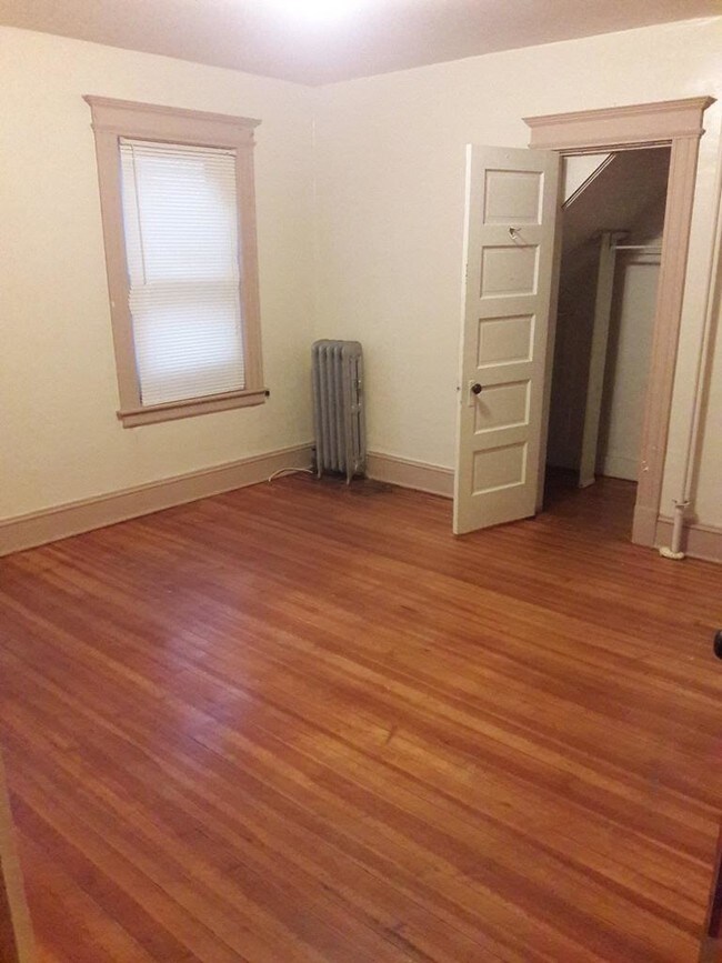 64 Ridge St Unit 1, Manchester, CT 06040 Apartment for Rent in