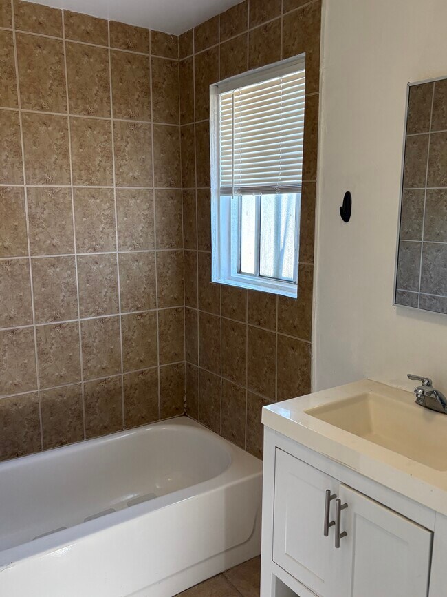 Foto del edificio - 3660 Roosevelt St