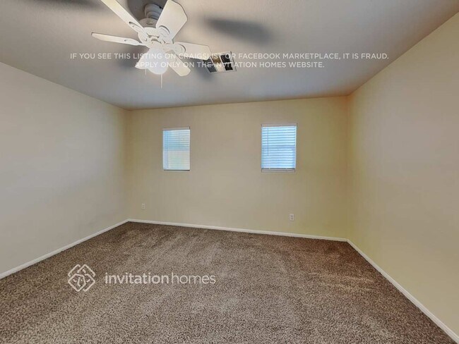 Foto del edificio - 4923 Charlo Dr