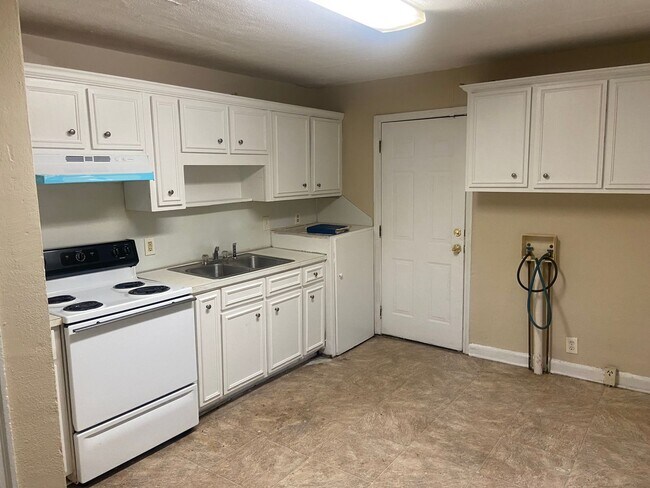 Foto del edificio - *** 3 Bedroom / 1 Bathroom House for rent ...
