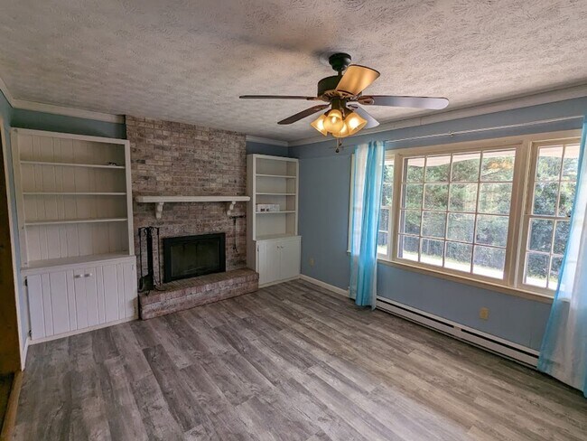 Foto del edificio - What a VIEW! Beautiful 3BD/2BA Ranch Style House in Speedwell Acres offered exclusively by Wester...