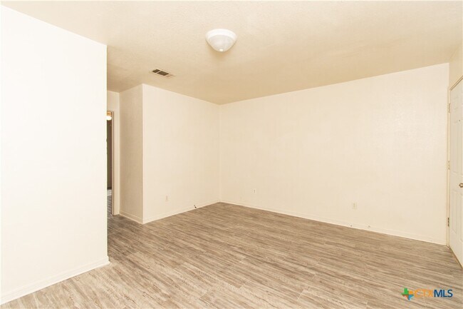 Foto del edificio - 1703 Cedarhill Dr