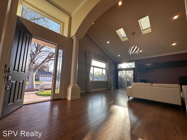 Building Photo - 4 br, 2.5 bath House - 5129 Rhonda Dr